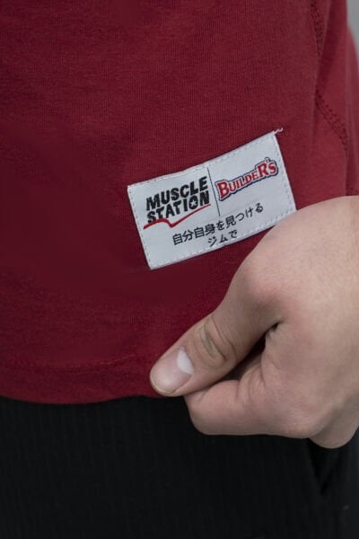 MUSCLE STATİON KIRMIZI SPORCU ATLETİ